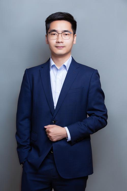 朱双春 视觉与舞美负责人
